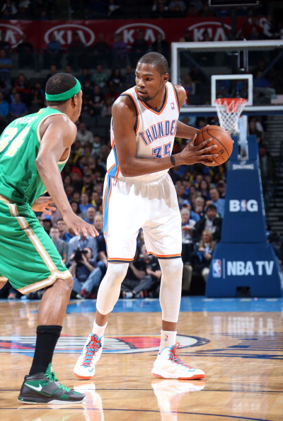 本文聚焦两 本文聚焦两